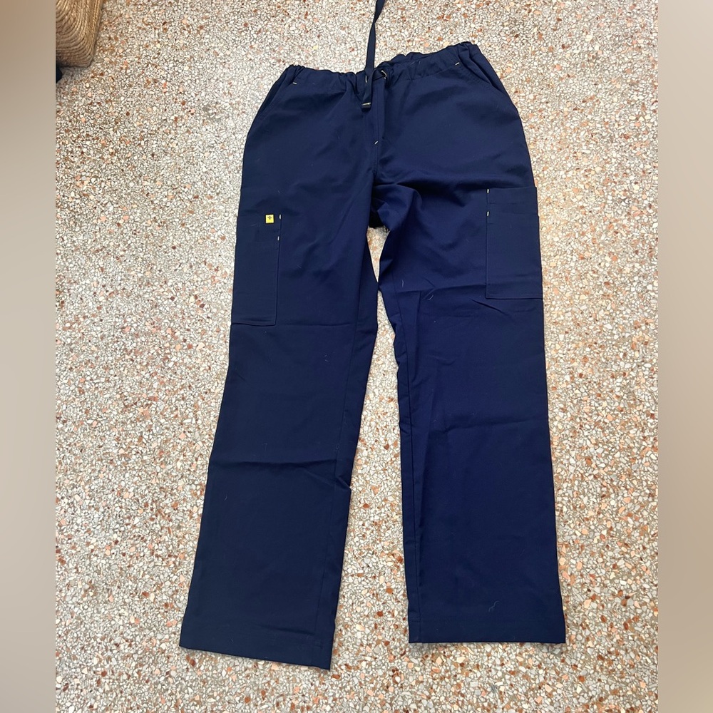 Figs Women’s Navy  Cargo Scrub Pants